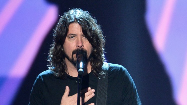 Dave Grohl rinde homenaje a Los Beatles con Hey bulldog Dave Grohl rinde homenaje a Los Beatles con Hey bulldog