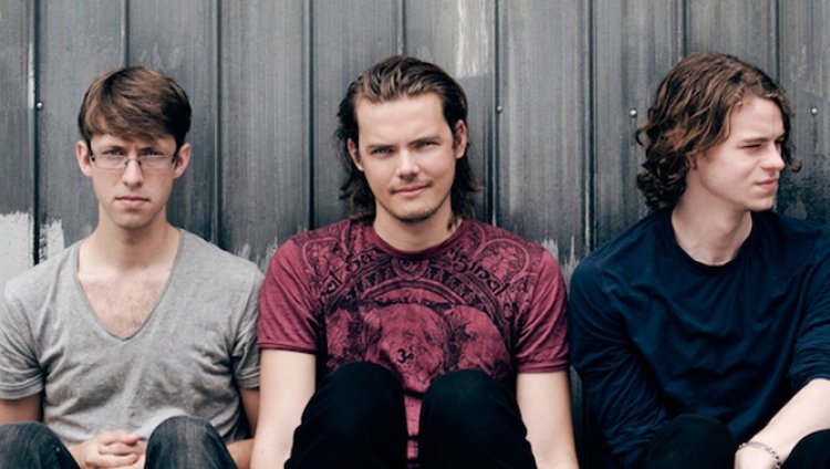 Half Moon Run - "Call Me in the Afternoon" Half Moon Run - "Call Me in the Afternoon"