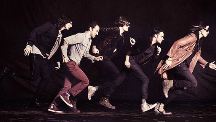 Escuchen "One Way Trigger" de The Strokes Escuchen "One Way Trigger" de The Strokes