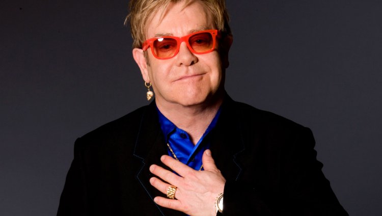Elton John contrajo una bacteria 'potencialmente mortal' y ya se recupera Elton John ha realizado 3.500 conciertos y ha vendido más de 250 millones de álbumes en todo el mundo.