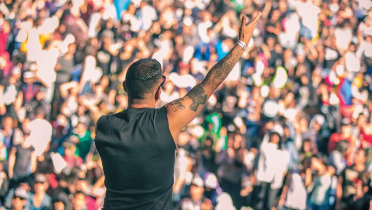 La Etnnia publica historia del 5-27 Records en Facebook "Coast to Coast" es el más reciente sencillo de La Etnnia, el cual ocupó posiciones importantes en el #RadiónicaTop25 a comienzos de 2016.