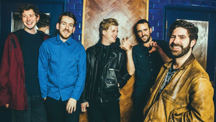 Foals estrena remix de "Night Swimmers" Foals, activos desde 2005.