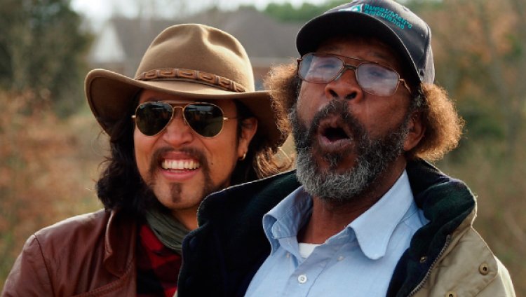 Carlos Elliot Jr. de vuelta al Mississippi Carlos Elliot Jr. con la leyenda del blues RL Boyce