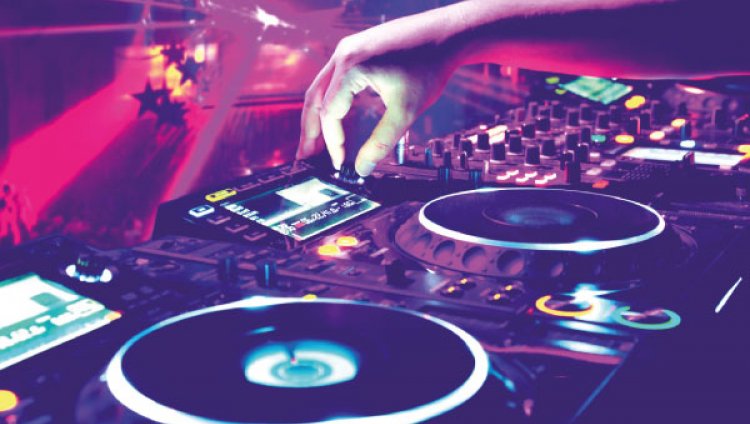 Sonidos en vivo y estrenos en la Franja Electrónica Radiónica Sonidos en vivo y estrenos en la Franja Electrónica Radiónica