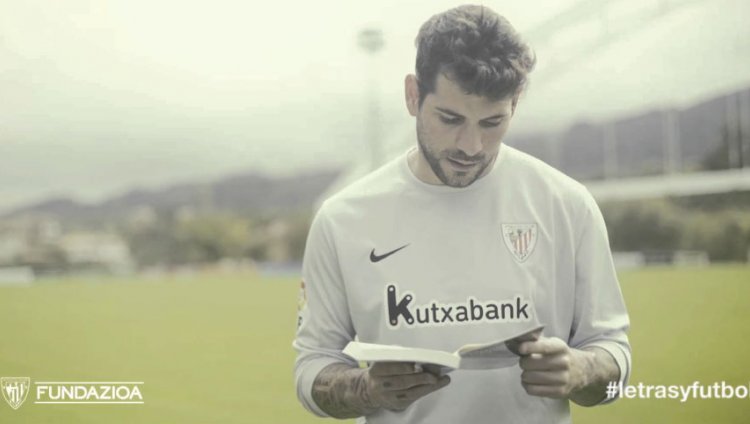 Cuando los hinchas le recomiendan libros a los futbolistas Jose Angel Iribar.