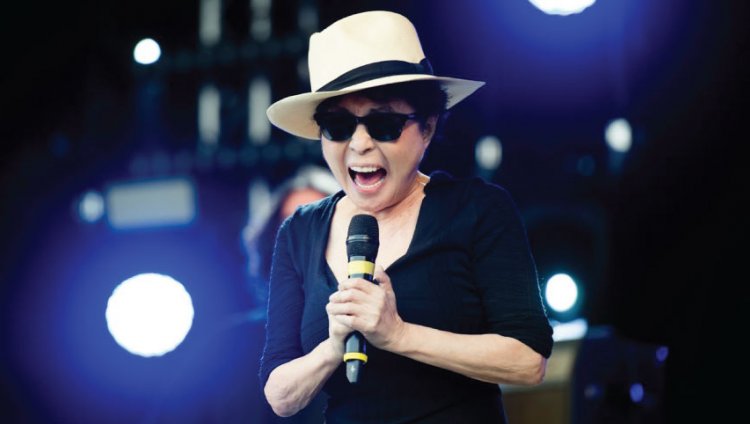 Death Cab for Cutie remezcla "Forgive Me My Love" de Yoko Ono Yoko Ono.