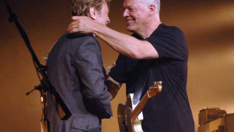El día en que David Gilmour y David Bowie cantaron juntos David Bowie falleció el 10 de enero de 2016 a los 69 años. David Gilmour cumplió 70 el pasado 6 de marzo.