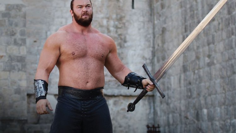 Actor de Game Of Thrones amenaza (de mentiras) a Cristiano Ronaldo Hafþór Júlíus Björnsson, actor y deportista islandés de 27 años.