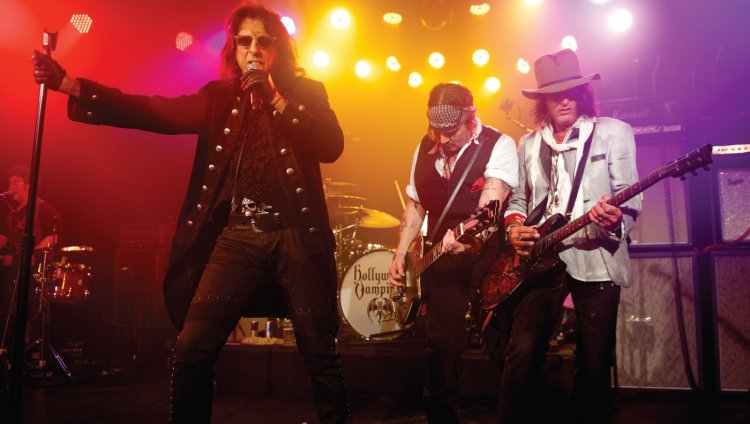 Johnny Depp, Alice Cooper y Joe Perry despedirán a Lemmy Kilmister En septiembre de 2015, Hollywood Vampire lanzó su álbum debut, "Hollywood Vampire".