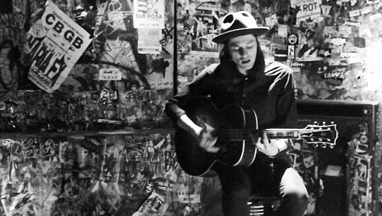 "Hold Back The River": nueva canción de la semana en Tardes Radiónica "Hold Back The River": nueva canción de la semana en Tardes Radiónica