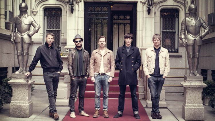 Kaiser Chiefs "salta al agua" con 'Parachute' "Stay Together" saldrá el 7 de octubre