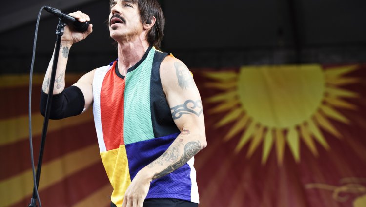 Red Hot Chili Peppers cancela otra presentación Anthony nació el 1 de noviembre de 1962 en Grand Rapids, Míchigan.