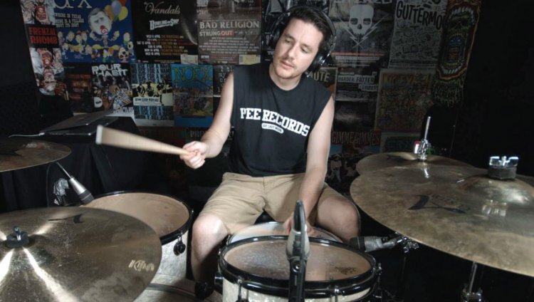 Las canciones de The Beatles en 5 minutos de batería Kye Smith, 'el mejor baterista del mundo'. Foto tomada de su Facebook.