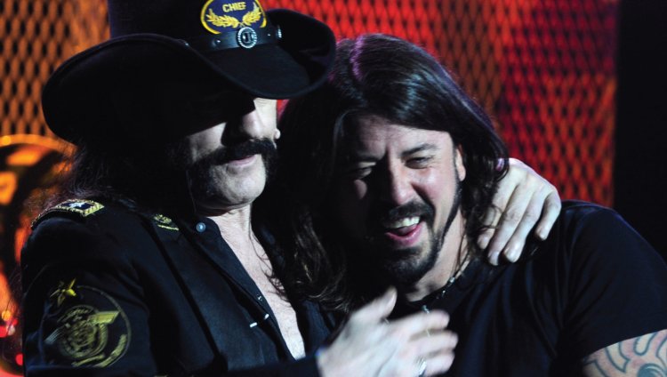 Dave Grohl rinde tributo a Lemmy Kilmister junto a integrantes de Metallica, Slayer y Pantera Dave Grohl y su amigo Lemmy Kilmister Q.E.P.D.