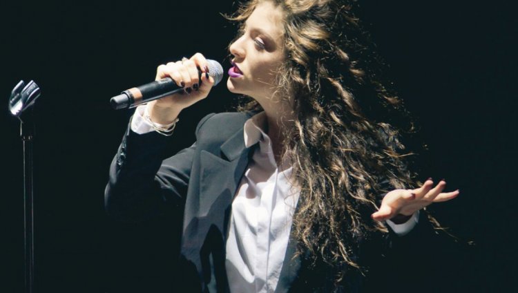 Lorde es el futuro de la música según David Bowie Ella Maria Lani Yelich-O'Connor, más conocida como Lorde, tiene 19 años.