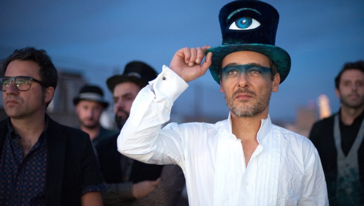 Las historias de 'El poeta Halley' de Love of Lesbian canción a canción Las historias de 'El poeta Halley' de Love of Lesbian canción a canción