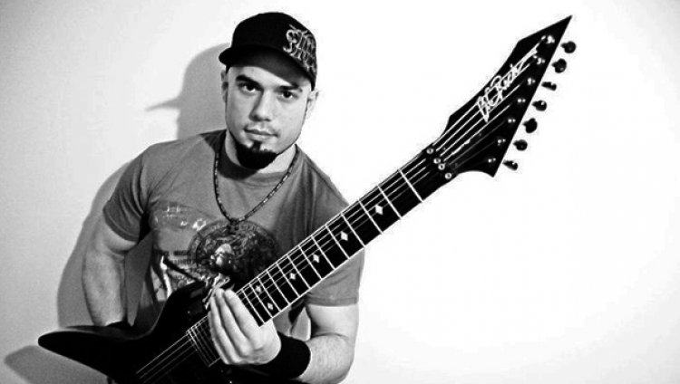 Mark Rizzo: "con The Corrupters tocamos una buena dosis de metal clásico" Mark Rizzo: "con The Corrupters tocamos una buena dosis de metal clásico"