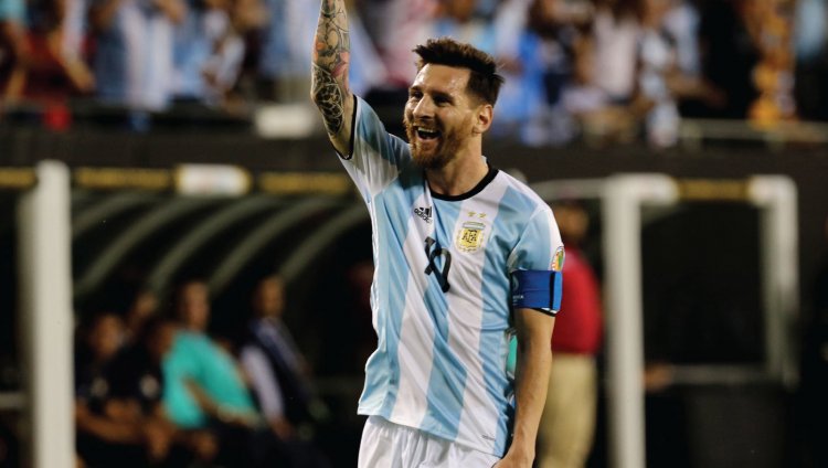 "Messi, con una frase de rock te digo"... Así animan al argentino por Twitter Leonel Messi de 29 años. Foto tomada de radionacional.com.ar