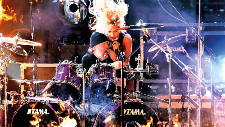 Así debió sonar Metallica en los Grammy Lars Ulrich y Gaga. Foto tomada de Sopitas.com