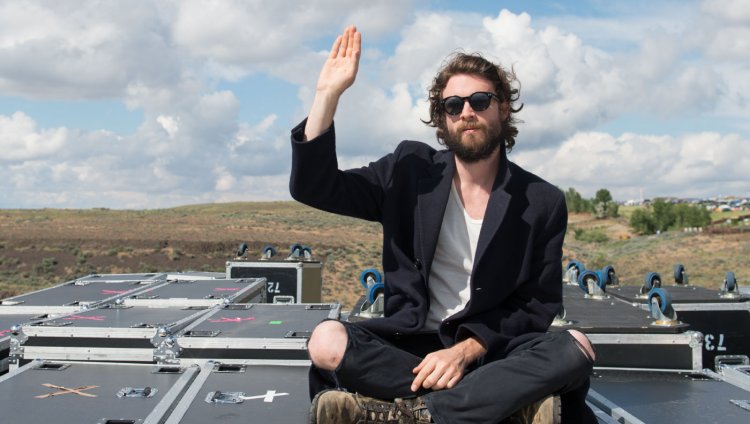 Father John Misty quería ser pastor cristiano y ahora versiona a The Velvet Underground Father John Misty. Foto tomada de www.hipsteriancircus.es