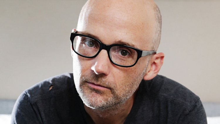 Moby, sus memorias y su posición frente a la tauromaquia Moby proviene del libro más famoso de su conocido tío bisabuelo, Herman Melville, "Moby Dick". Foto tomada de la página oficial del artista.