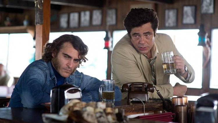 Joaquin Phoenix y Benicio Del Toro Vean a Joaquin Phoenix en la nueva película de P. T. Anderson