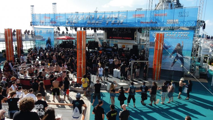 70.000 Tons: ¡El paraíso metalero existe! 70.000 Tons: ¡El paraíso metalero existe!