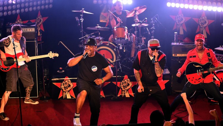 Prophets of Rage estrena canción y video dirigido por Michael Moore Prophets of Rage en vivo