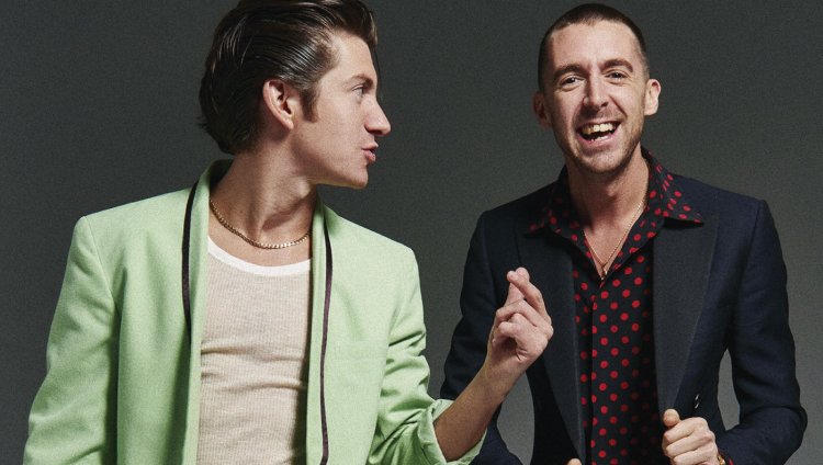 Una pasarela esquizofrénica en el nuevo video de The Last Shadow Puppets Alex Turner y Miles Kane. Foto tomada de la página oficial de la banda.