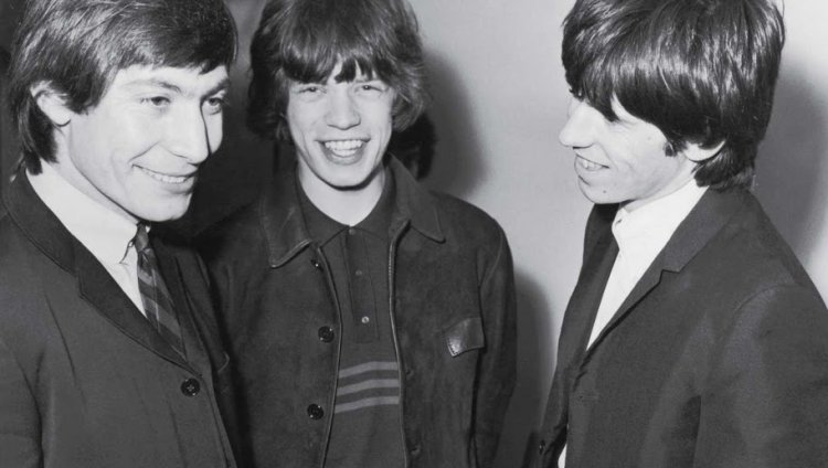 Así se veían los Stones en 1965 y así se ven hoy Charlie Watts, Mick Jagger y Keith Richards en 1965