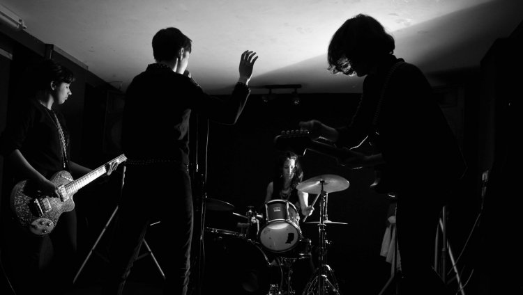 Savages versiona a Eagles Of Death Metal en París Savages en Paris
