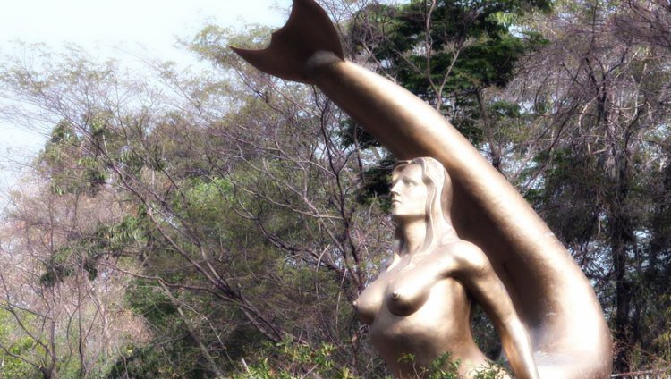 La Sirena del Guatapurí El Río Guatapurí nace en la Sierra Nevada de Santa Marta, y desemboca en el río Cesar, cerca de Valledupar.
