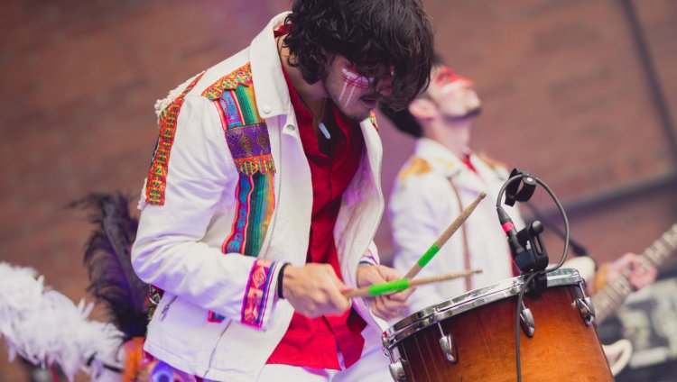 TELEBIT estrena 'Ciegos Corazones' TELEBIT en el #ConciertoRadiónica 2016. Foto: Lina Botero.
