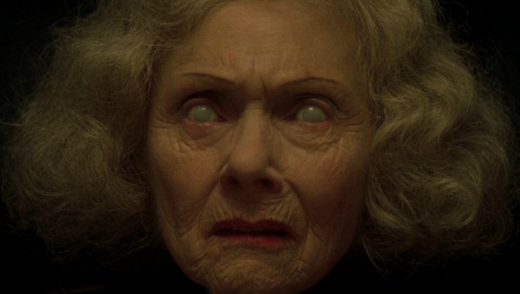 10 películas que jugaron con nuestra mente Los Otros (2001) de Alejandro Amenábar es una de las películas que nos volaron la mente.