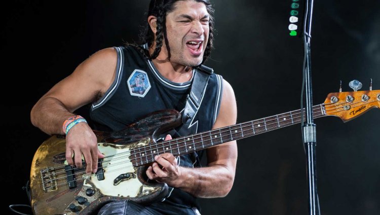 El bajo de 'Black Hole Sun' interpretado por Robert Trujillo de Metallica Robert Trujillo. Foto tomada de: wdhafm.com