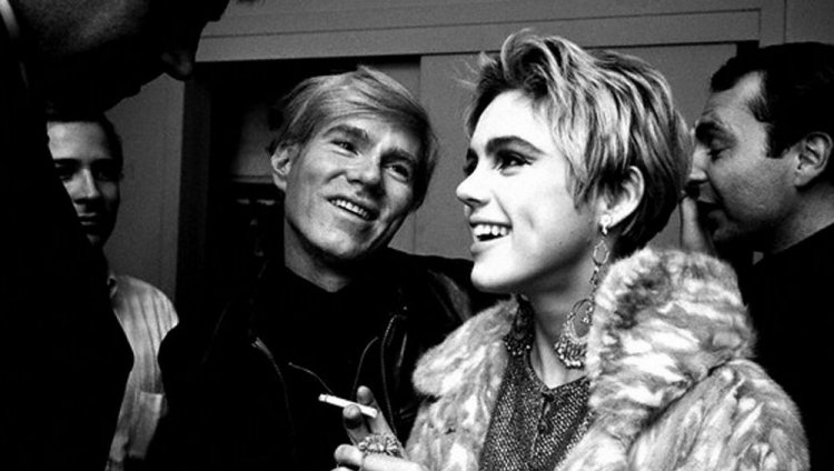 Las mujeres de Andy Warhol En marzo de 1965 Warhol conoció a Edie Sedgwick en el apartamento del productor cinematográfico Lester Persky