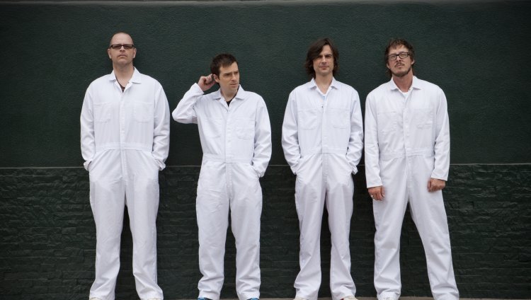 En "blanco" regresa Weezer En "blanco" regresa Weezer