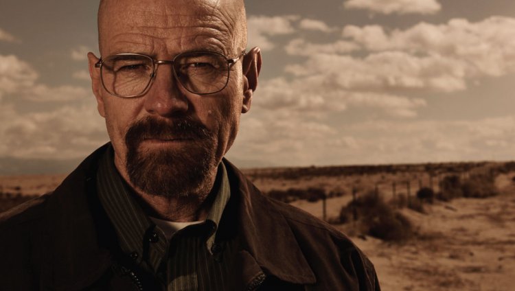 Walter White, en Breaking Bad, ahora será Zordon en Power Rangers Bryan Cranston, de 60 años, protagonista de Breaking Bad.