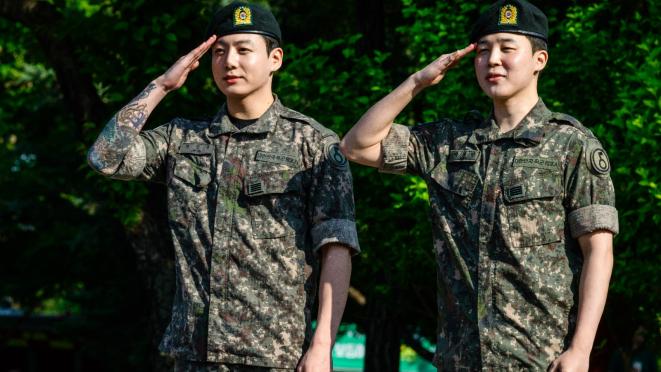 Jimin y Jungkook de BTS finalizaron el servicio militar | Foto: ANTHONY WALLACE / AFP
