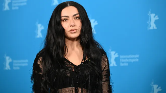 ¿Charli XCX se retira? Publicó un alarmante mensaje | Foto AFP