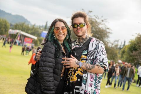 Festival Estéreo Picnic 2022 con pareja posando para la foto