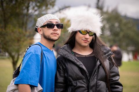 Festival Estereo Picnic 2022 con pareja posando para la camara