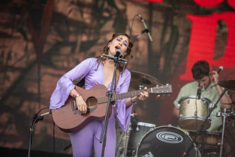 Festival Estereo Picnic 2022 con Paula Pera cantando