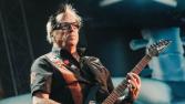 Noodles de The Offspring se aleja temporalmente de los escenarios 