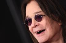 Texas honra a Ozzy Osbourne pese a que orinó monumento a los héroes caídos 