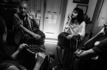 Pablo Jaurena convierte el bandoneón en un diálogo entre generaciones con el videoclip de Un dios hecho cenizas 
