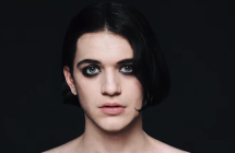 Placebo lanza ‘Helen Keller’, canción que retoma un tema oculto en su primer álbum  