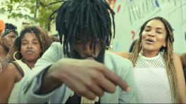 Captura de pantalla del videoclip de “Cabello Bello” de Robe L Ninho