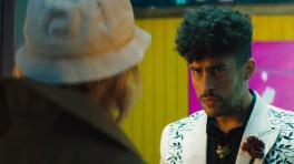 El reconocido actor y el rapero y compositor puertoriqueño se enfrentan en una icónica pelea. 