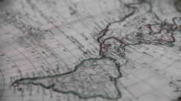 Una convocatoria para jóvenes latinoamericanos en situación de desplazamiento o migración. Imagen de Leon Overweel. Unsplash. 